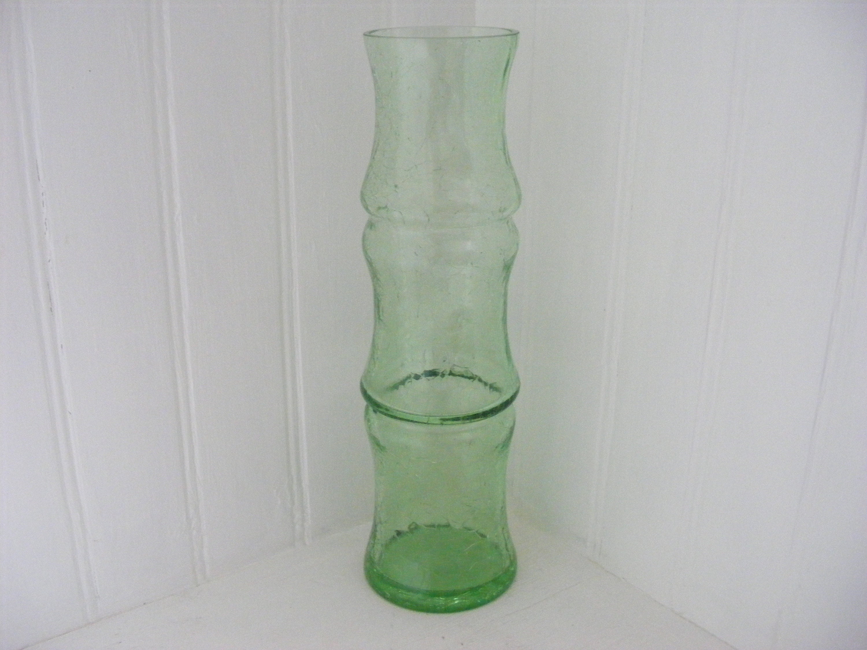 Grand Vase Opaque de Verre Crépitement Vert Pâle. Beau