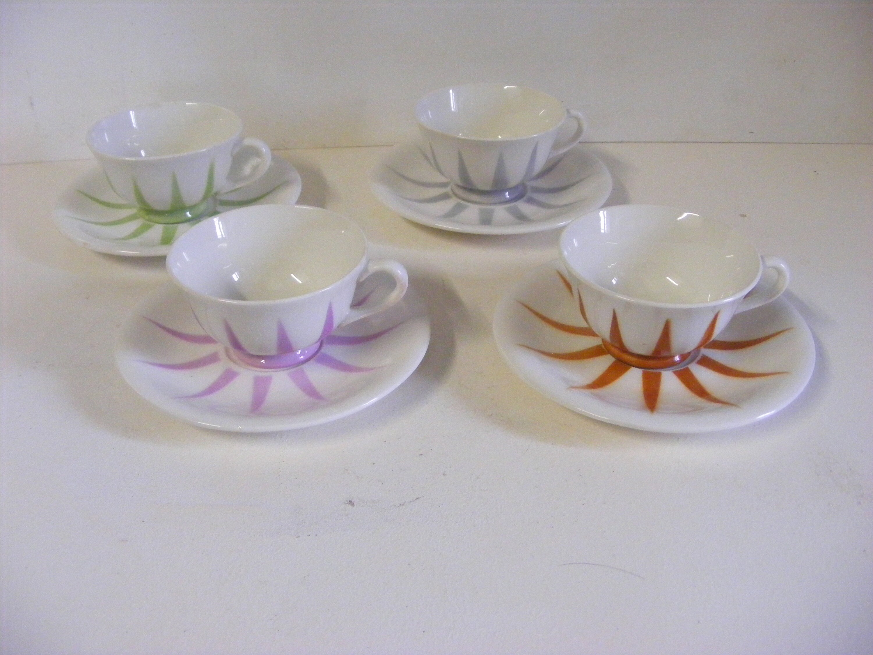 Rare Français Vintage, Tasses et Soucoupes à Thé/Café Gien, Venus, Ensemble de Quatre, Différentes C