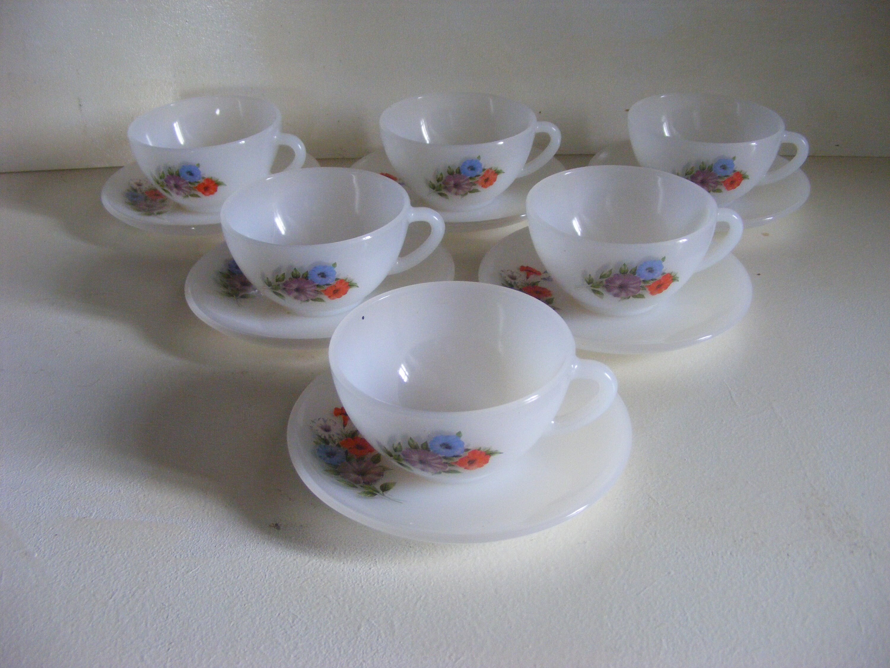 Arcopal Set de Six Tasses et Soucoupes à Thé/Café Expresso, Verre Lait Opale Luxe, Pétunia, Boîte