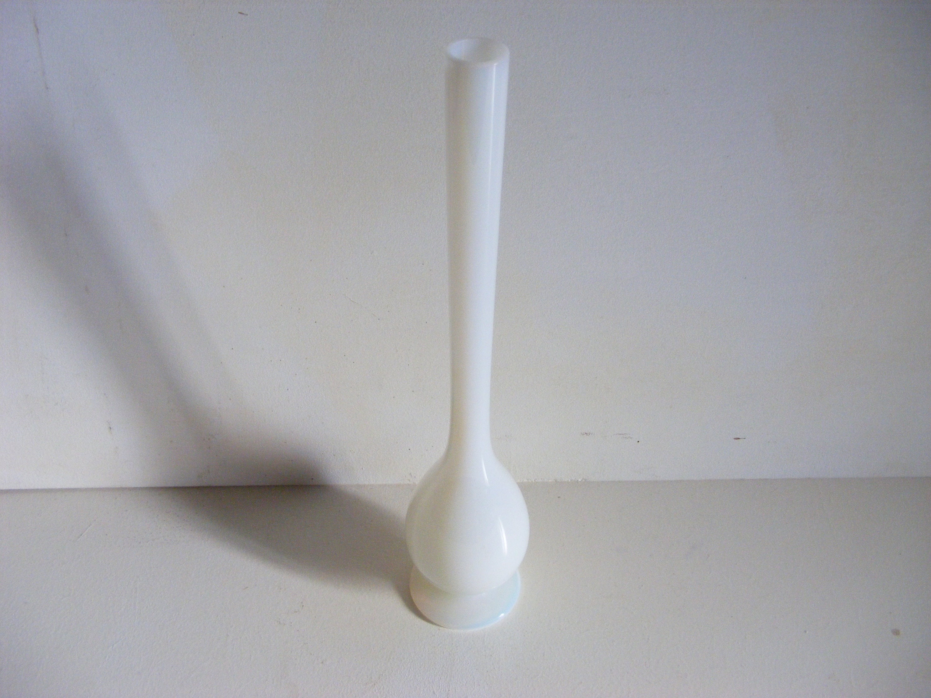 Vase Opalin à Tige Unique, Verre Lait Blanc, Millésime Des Années 1960