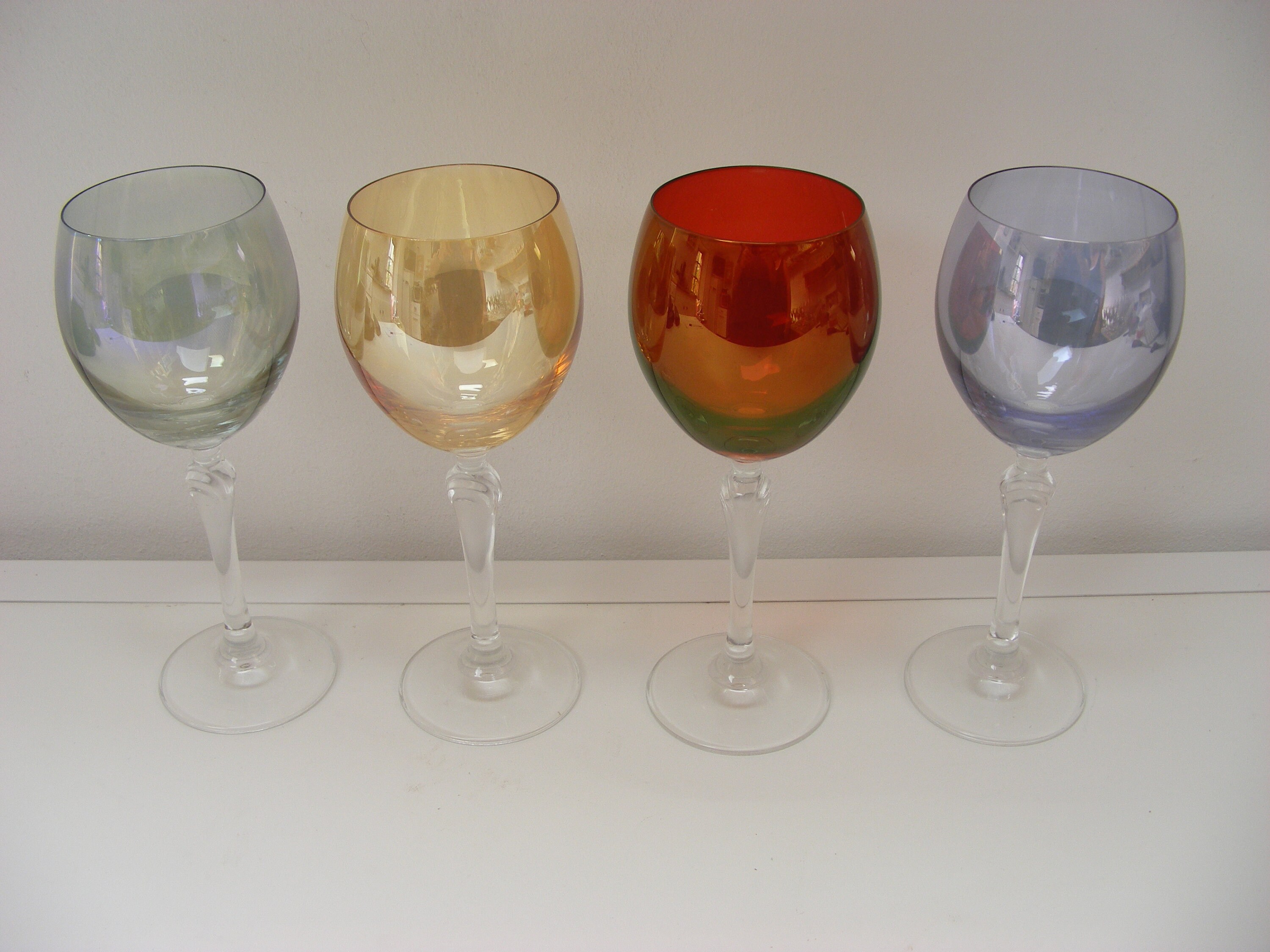 Verre de Cristal, Grands Gobelets Paris Colorés, Irisés, sur Tiges Claires, Ensemble Quatre, Magnifi