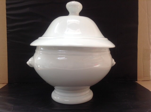 Lions Head Large Porcelain Soup Tureen, Années 1960, Cnp Français Tradition Vintage