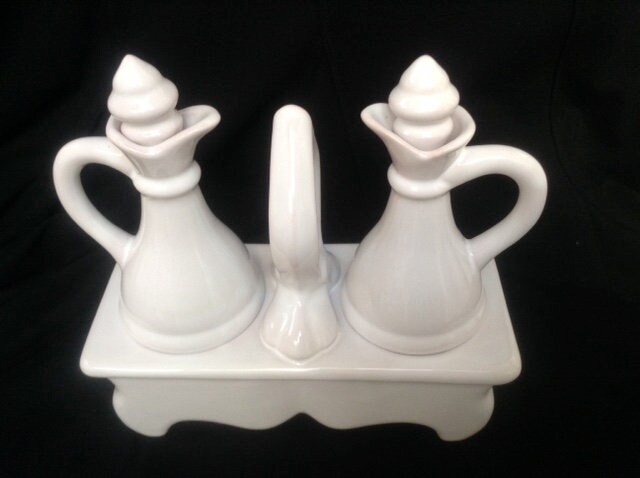 Ensemble de Cruet à L'huile et Au Vinaigre Laillier & Moustiers. Français Millésime. Finition Blanch