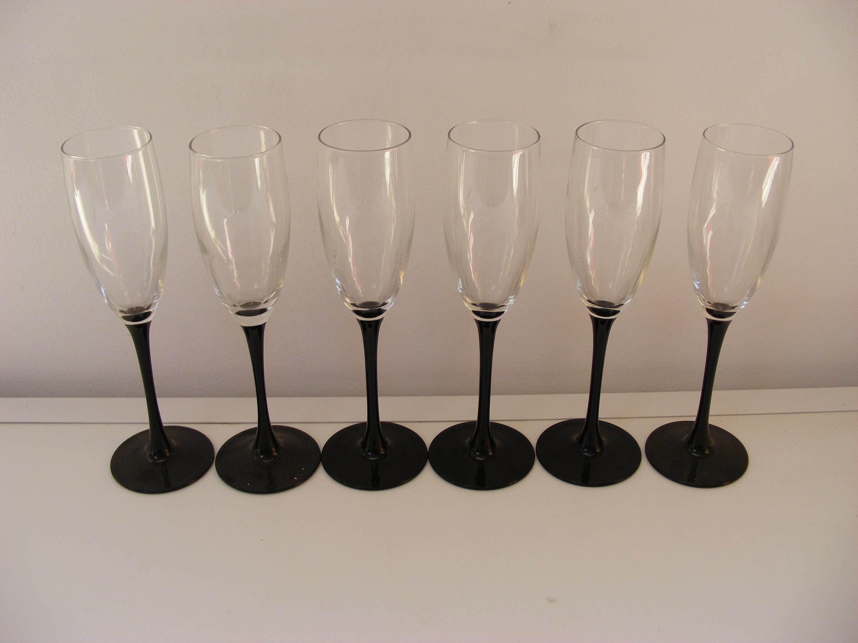 Luminarc Black Stemmed Champagne Flutes, Set Of Six, Années 1970