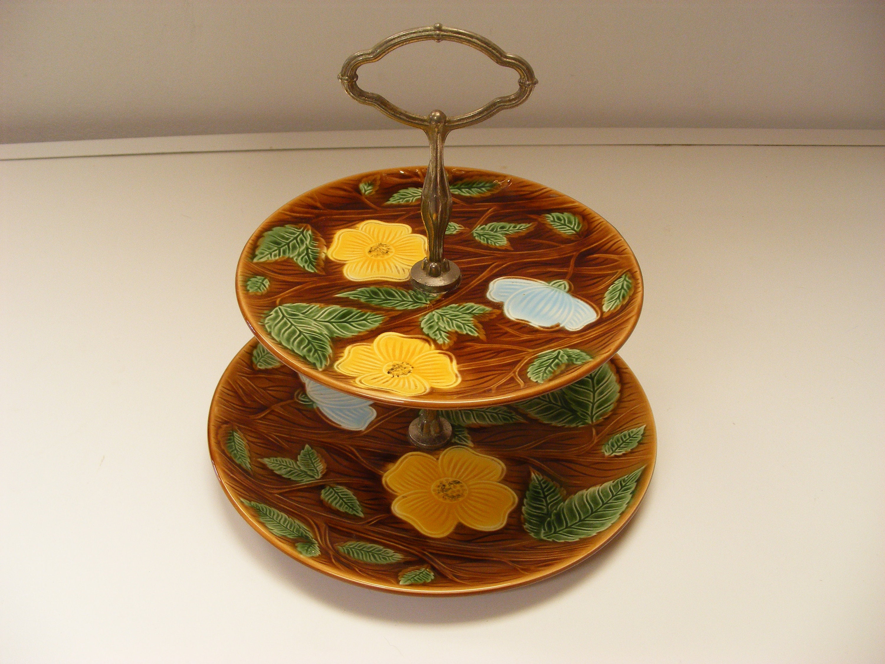 Sarreguemines Two Tier Cake Stand, Majolica, Superbe, Vers 1930