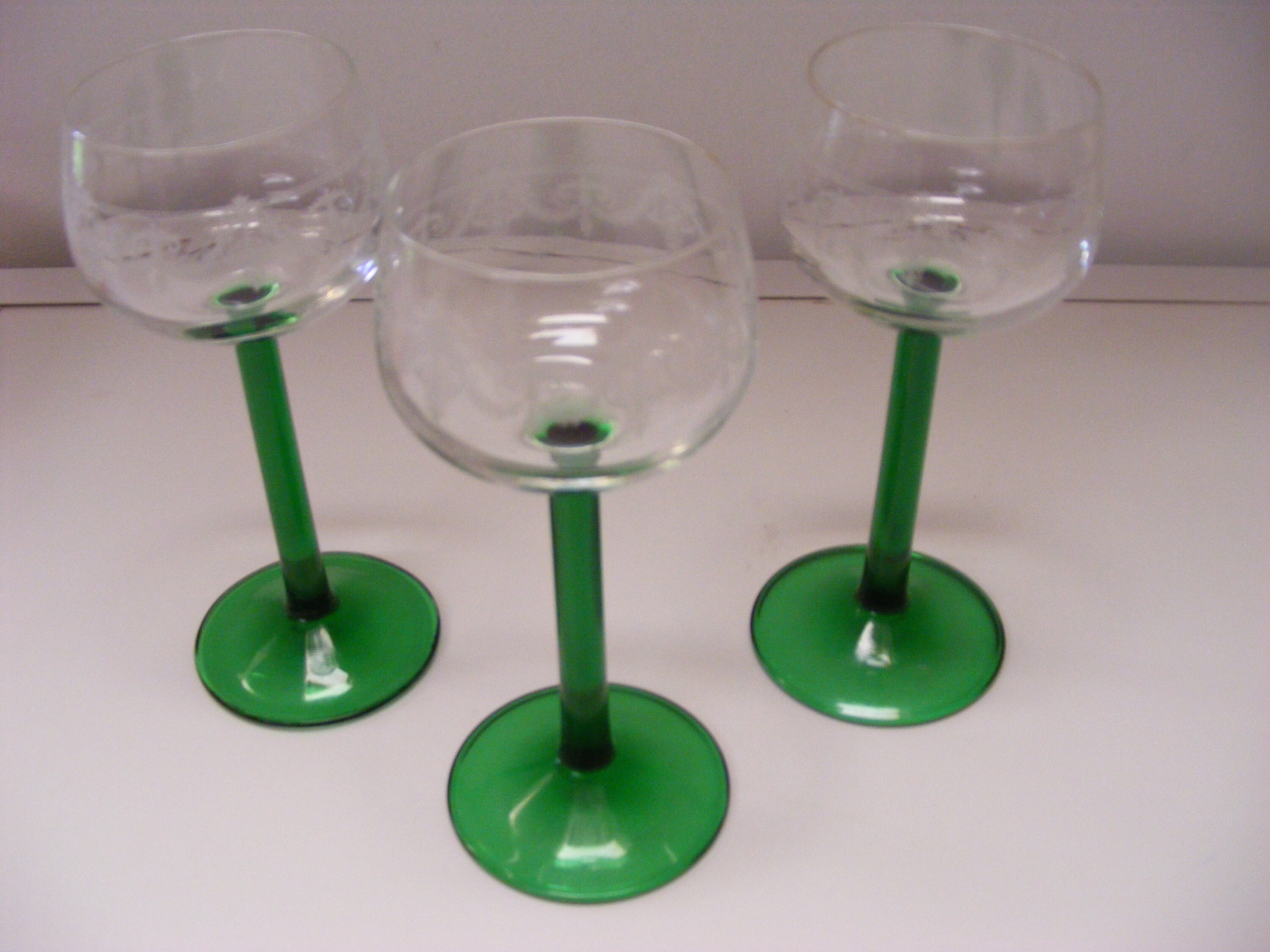 Jarret Vert Luminarc/Verres Cordiaux, Ensemble de Trois, Délicatement Gravés, Années 1970