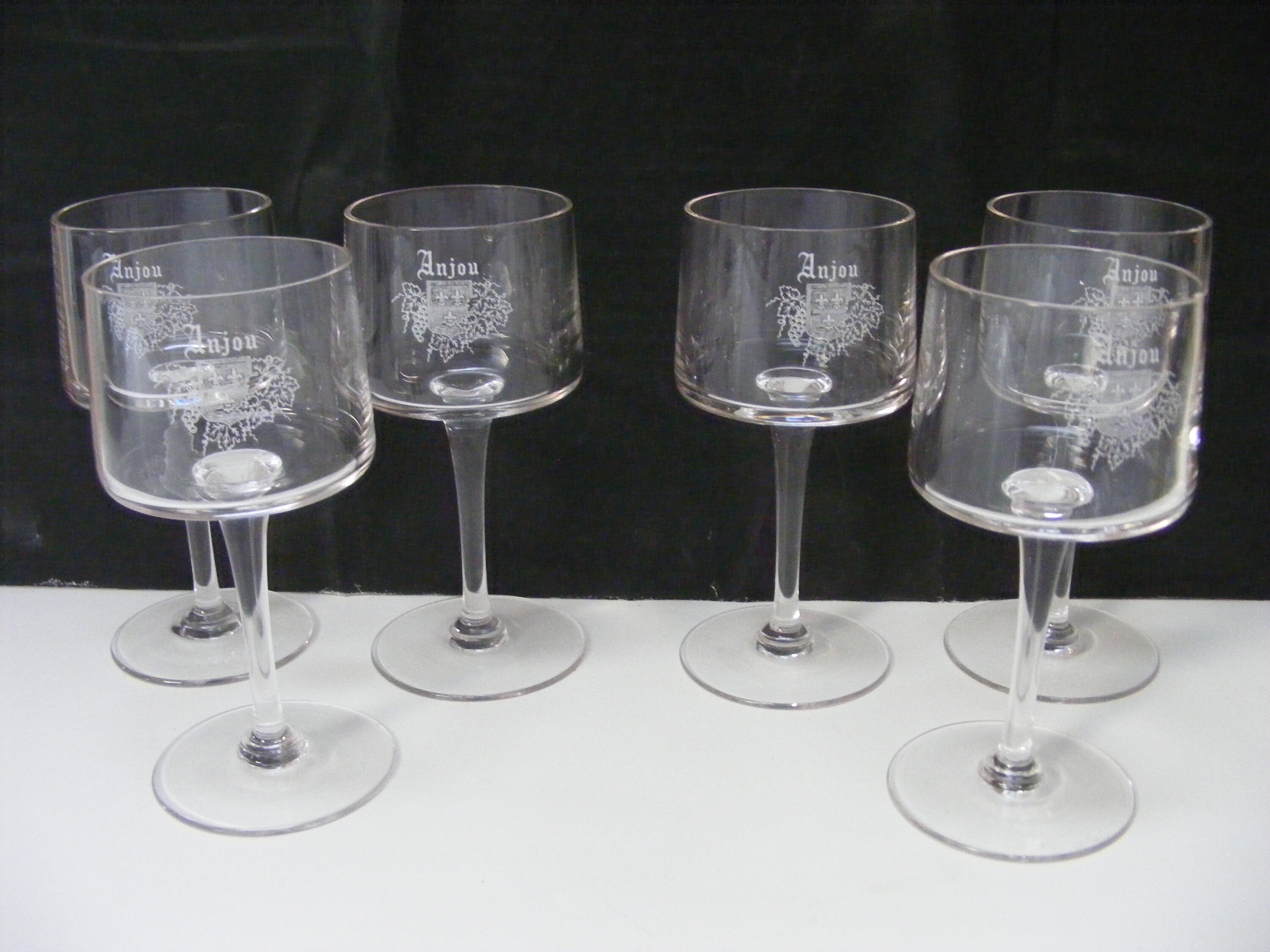 Verres à Vin Anjou, Ensemble de Six, Cristal, Gravure Anjou, Années 1980, Français Millésime