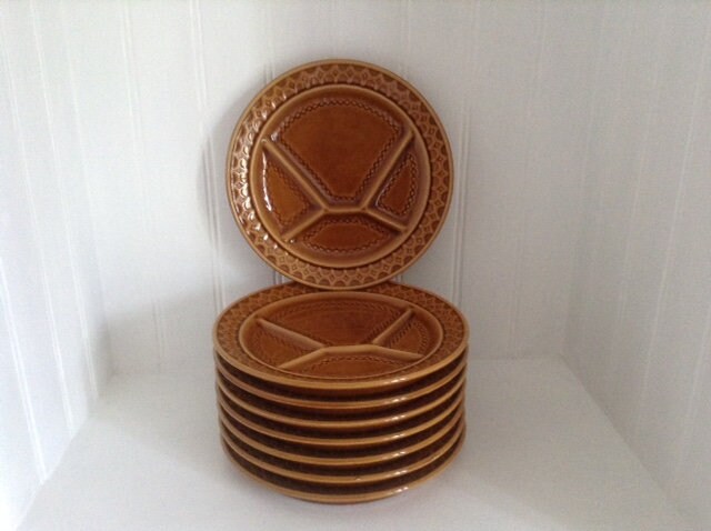 Digoin Sarregumines Assiettes à Fondue. Huit Disponibles. Parfait Miel Brun Majolica Chinaware.