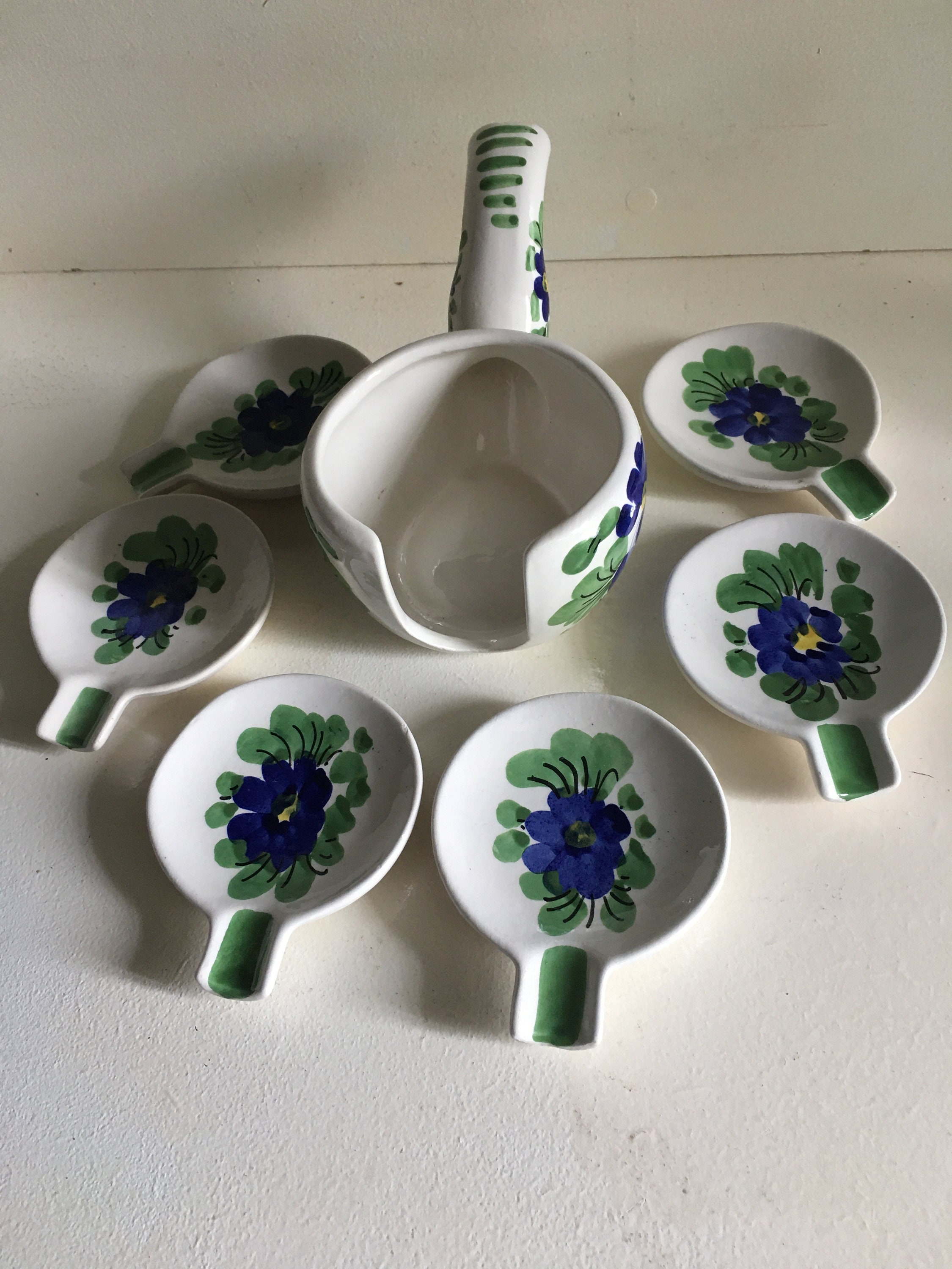 Bel Ensemble de Six Amuse - Bouche Serve Plates, Sert-En-Céramique, Design Floral Fabriqué à La Main