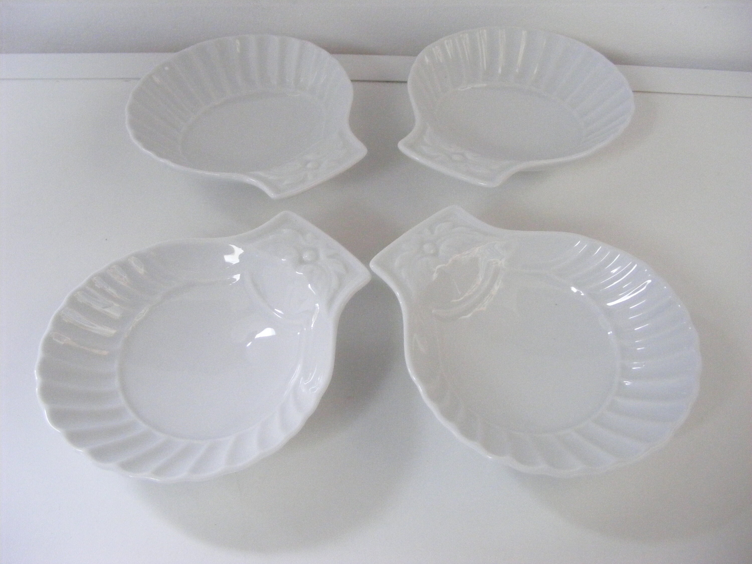 Plaques de Démarrage Shell, Ramekins Pour Coquilles, Ensemble Quatre, Porcelaine Du Reussy. Années 1