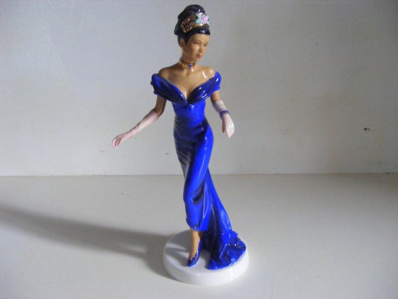 Royal Doulton Pretty Ladies Andrea Figurine HN4914 Royal Doulton Pretty Ladies Andrea Figurine HN4914