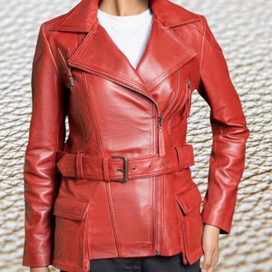 Femmes véritable 100% cuir d'agneau rouge veste motard fait main coupe slim avec ceinture fermeture éclair et poche style matelassé double fermeture éclair veste WBJ1a