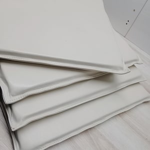Lammleder Stuhlauflage: Quadratisches Sitzkissen, Off White
