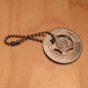 Medalla de identificación de máquina de escribir de metal personalizada &quot;HAROLD LOVES MAUDE&quot; de Harold y Maude