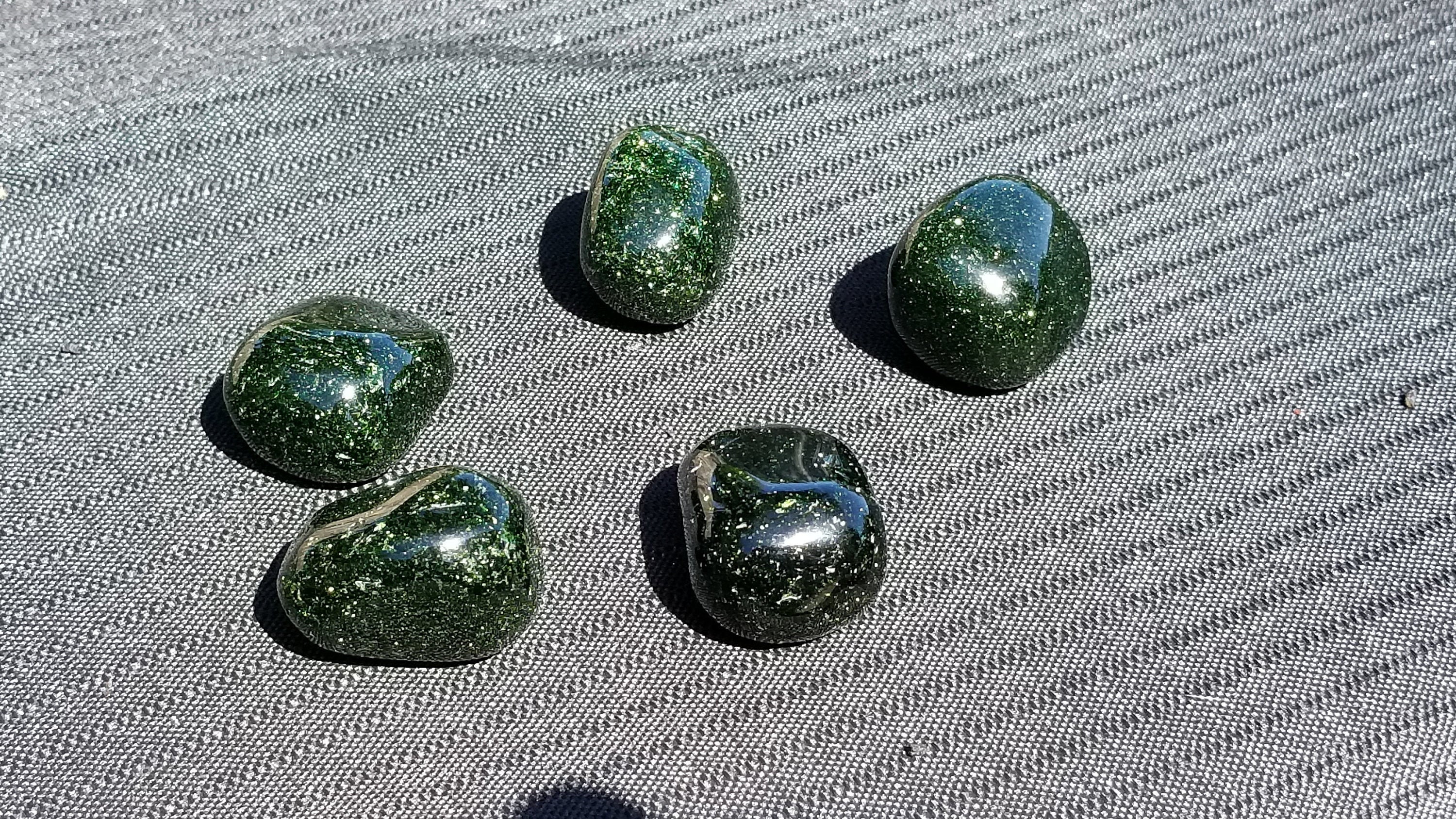Green Goldstone Tumbled Stone (5)
