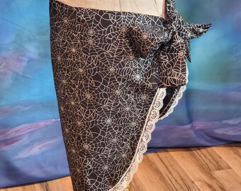 Goth Homemaker-spinnenwebschort met kant, grote maat