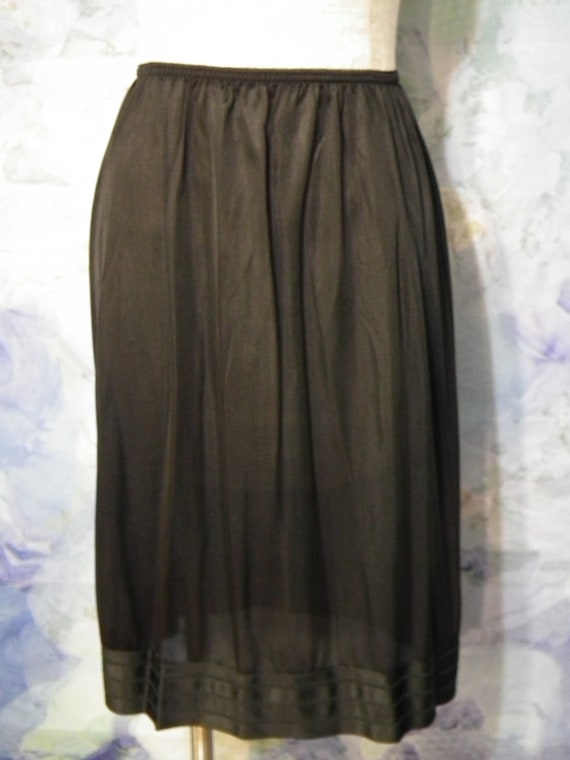 MelLin Black Half Slip, Size L/XL/XXL Gem