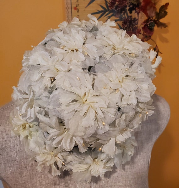 1960s White Floral Hat - image 5