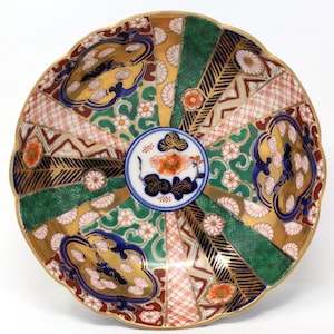 Vintage Japanese Hand-Painted Imari Three-Footed Porcelain Bowl