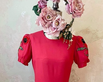 abito rosso vintage originale anni 60 maniche ricamate MOVIE COSTUME bellissimo  fatto a mano