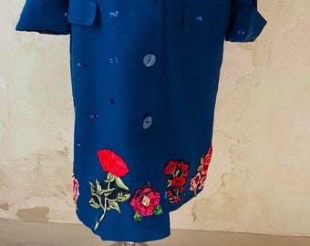 Cappotto vintage anni 60  blu con ricami rose e paillettes applicati a mano