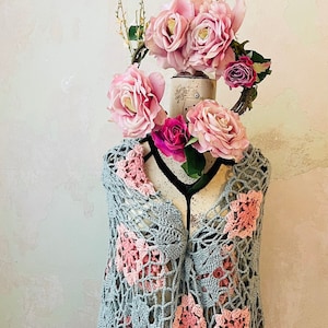 scialle 映画衣装 bellissimo creato con una copertaoriginale anni 50 fatta a mano lana/cotone azzurro e rosa