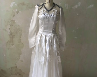 abito da sposa bianco rosso e  tulle vintage originale ‘40 a mano