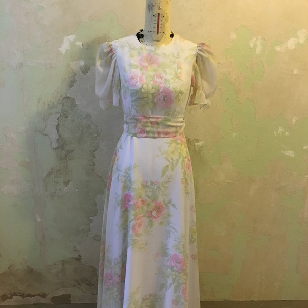 weißes Kleid mit original Vintage Blumen 70er Jahre Seide Organza auch Braut