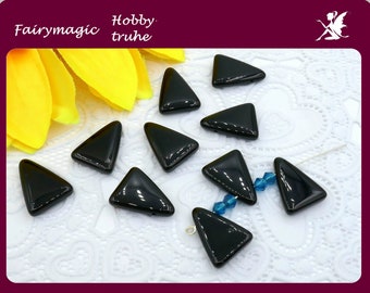 0,11 EUR / pièce. 30 perles triangles en verre noir 15 x 19 mm