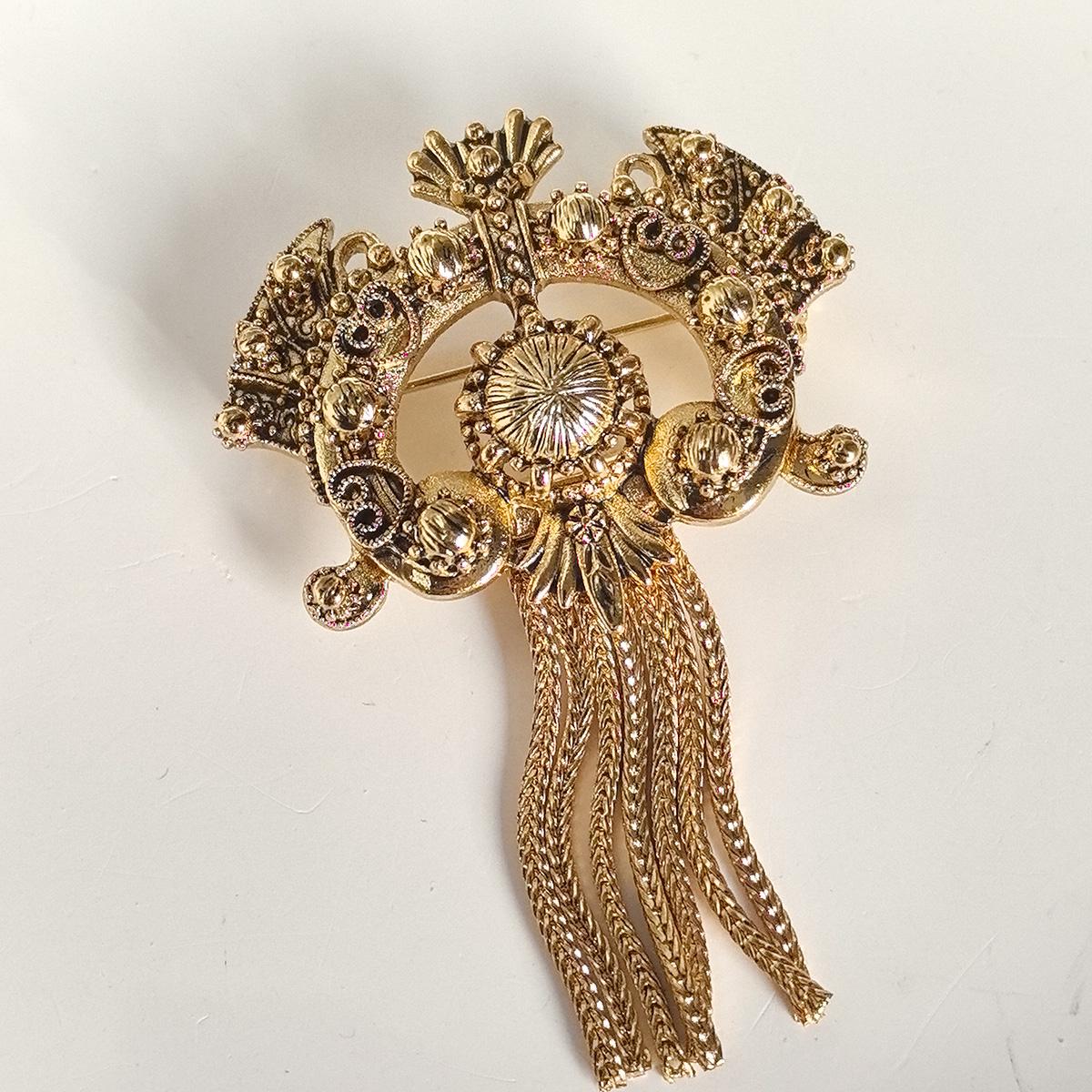 chinese dress ladies Women's Vintage Silver Diamond-Pearl Butterfly Brooch-Dress Safety Pin Silver