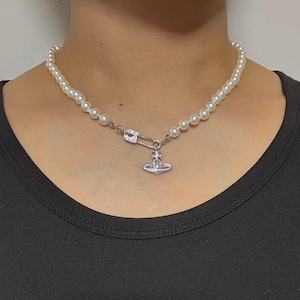 Vivienne Westwood Broken Pearl Necklace - Etsy Vivienne Westwood Broken Pearl Necklace - Etsy