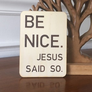 Soyez gentil. Jésus l'a dit - envoyez un message amusant à un ami - panneau religieux en bois - décoration religieuse pour la maison - carte inspirante inspirante