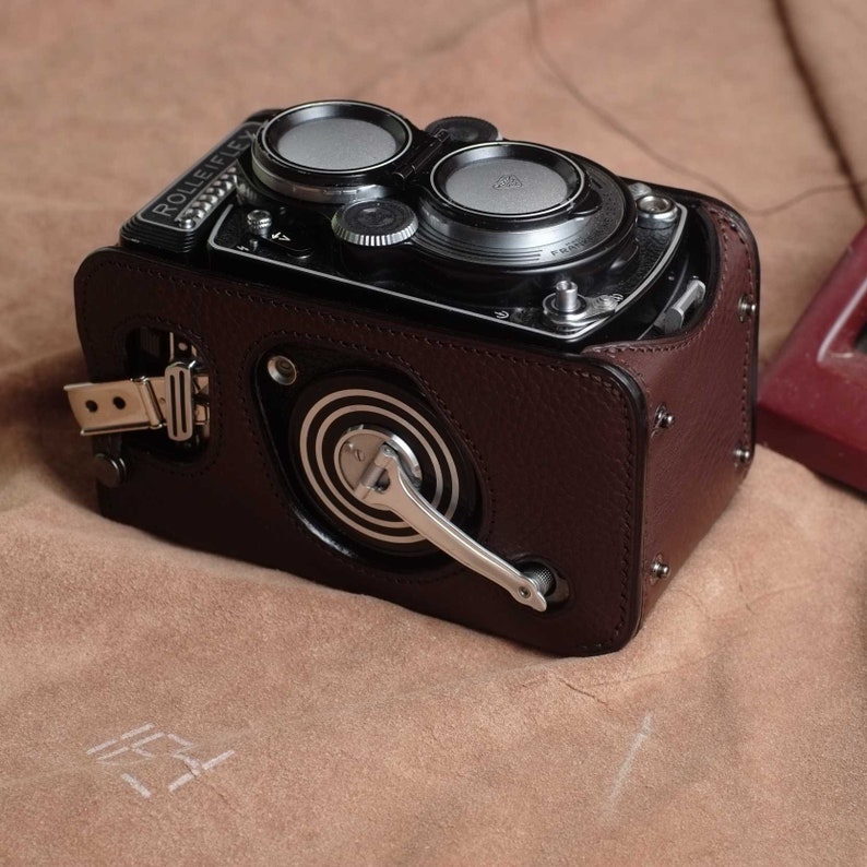Lot 661 - A Rolleiflex 3.5 F Medium Format TLR Camera