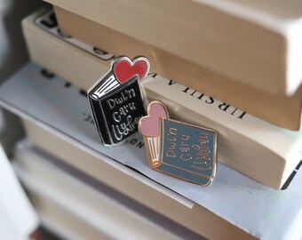 Welsh "I love books" pin