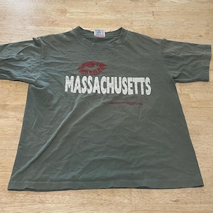Koszulka vintage Massachusetts A Love Affair, rozmiar M, lata 80., wyprodukowana w USA, zniszczona.