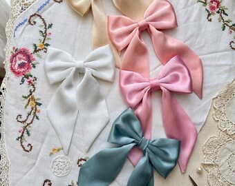 Bow Hair Clip with tail