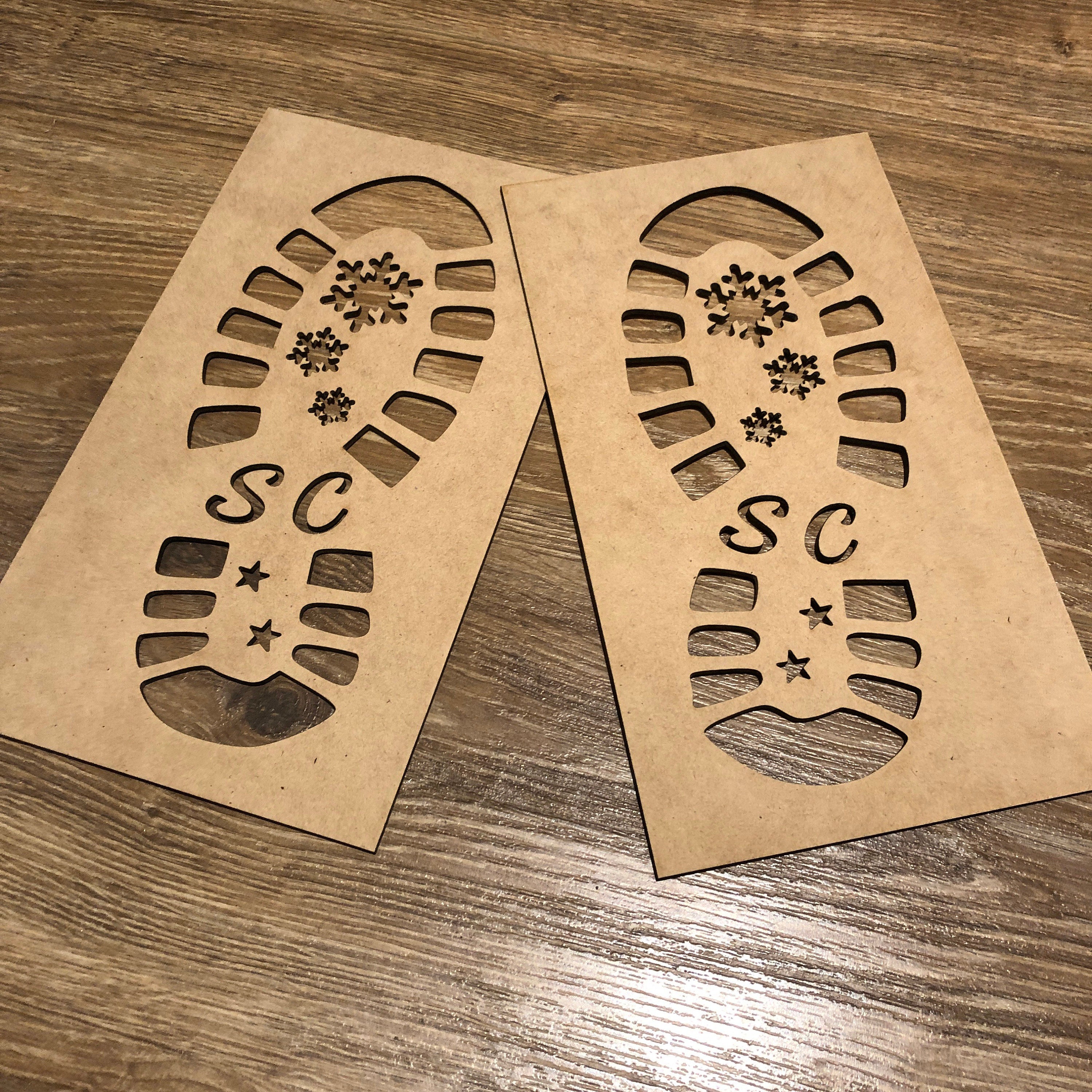 Santa Boot Footprint Stencils Christmas Eve Decoration Holiday Snow santa-boots-stencil-re-usable-9-x-3-75-inch-amazon-co-uk-handmade