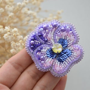 Perlenbrosche Stiefmütterchen Blume DIY Bastelset | Perlenstickerei Kit | Handmade Schmuckherstellung Kit | Handarbeit Perlen