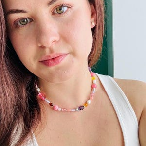 Collier de perles d&#39;été, bijoux de plage lumineux, collier hippie bohème en perles multicolores