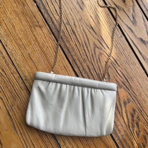 Vintage cream/off white 70&#39;s Ande clutch with chain