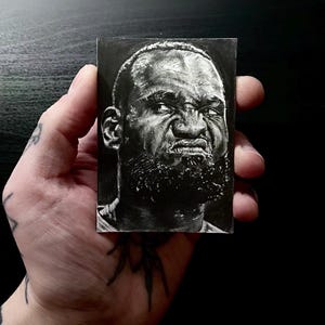 LeBron James 2,5 x 3,5 inch potloodportret. Handgetekende schetskaart. Handelskaart voor NBA-artiesten
