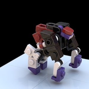 Könnte beinhalten: Ein schwarzer, roter und weißer Lego-Roboter mit lila Füßen steht auf einer weißen Oberfläche. Der Roboter hat einen schwarzen Körper mit roten und weißen Akzenten. Der Roboter hat vier Beine und einen Kopf.