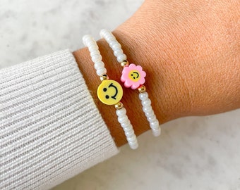 Smiley Face Bracelet, Happy Face Beaded Bracelet, Smiley Face Jewelry, Christmas Gift for Women, Stocking Stuffer, Handmade Gifts Under 10