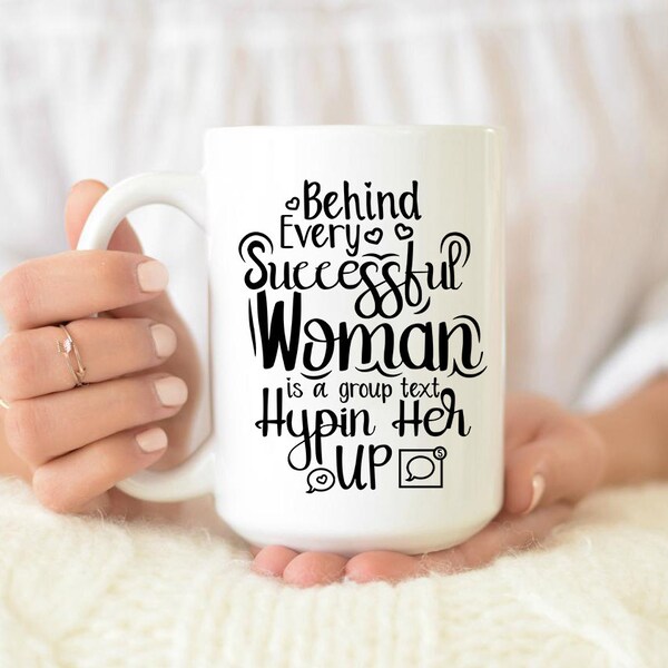 Behind Every Successful Woman c'è un testo di gruppo che la ispirò mug, funny coffee mug, inspirational mug, tazza femminismo, regalo per lei, tazze