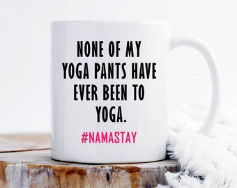 Ninguno de mis pantalones de yoga ha estado nunca en la taza de yoga, namaste taza casera, regalo de antídoto ejercicio, taza de café divertido, taza sarcástica, regalo sarcástico