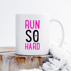 Taza de correr tan dura, taza de café de corredor, regalo de corredor, regalo para ella, taza de café para correr, regalo para corredor, regalo para novia, regalo para compañero de trabajo