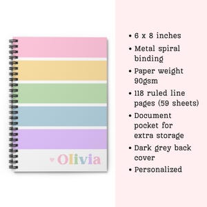 Op de afbeelding: Een spiraalgebonden notitieboek met een pastel regenboogontwerp. Het notitieboek is 15,24 x 20,32 cm groot en heeft een metalen spiraalbinding, 118 gelinieerde pagina's en een documentvak. De omslag is gepersonaliseerd met de naam "Olivia".