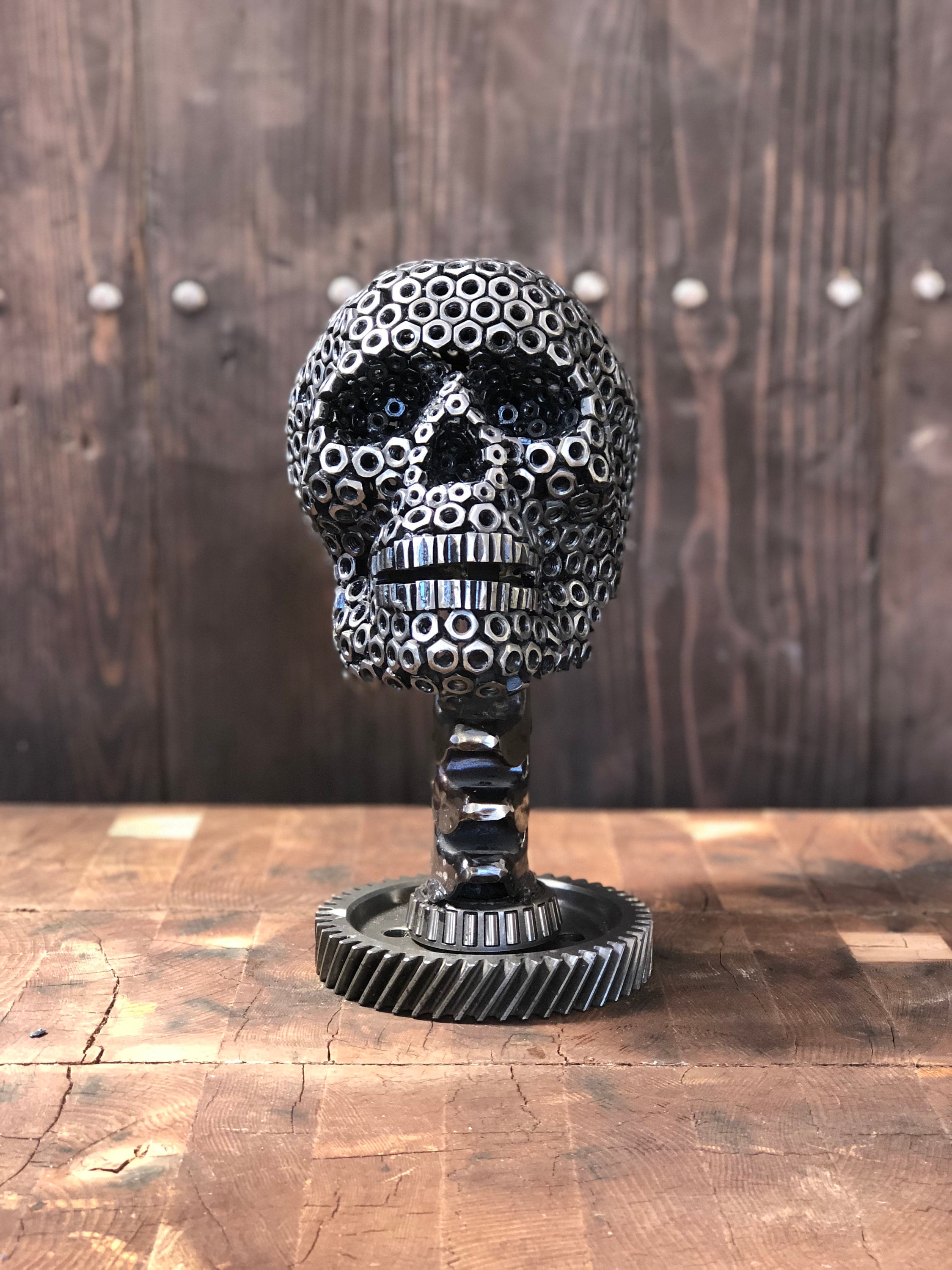 Pacific Giftware Day of The Dead Dia de Los Muertos Engraved Golden Resin Skull Front with Base and Stand Home Decor Pacific Giftware Day of The Dead Dia de Los Muertos Engraved Golden Resin Skull Front with Base and Stand Home Decor