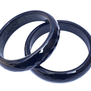 Bracelets joncs en calcédoine noire : verre hydroalcoolisé à facettes, 1 paire