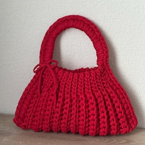 Sac rouge crocheté à la main